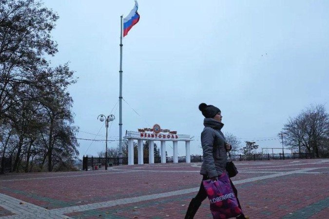 Símbolos russos se espalham por cidades ocupadas, como Melitopol - (crédito: Reuters) Símbolos russos se espalham por cidades ocupadas, como Melitopol - (crédito: Reuters)