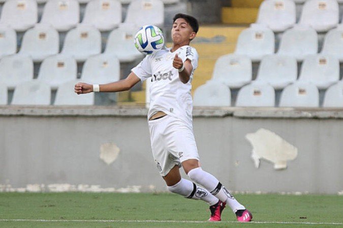 Outro jogador do Santos convocado é Miguelito. Ele defenderá a Bolívia. Foto: Pedro Ernesto Guerra Azevedo/Santos FC