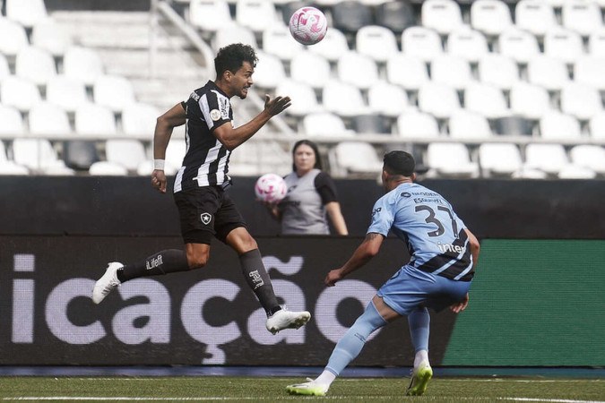 Botafogo perde no Santão, mas continua na zona de classificação