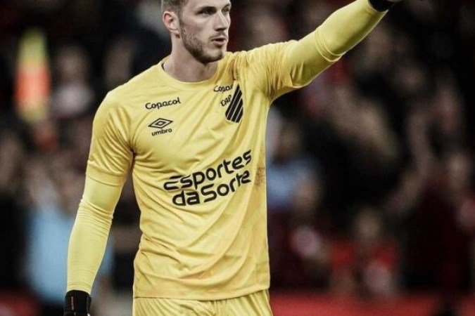 O Athletico-PR tem dois convocados: Bento (foto) será um dos goleiros do Brasil, e Canobbio estará com o Uruguai. Foto: Divulgação/Athletico