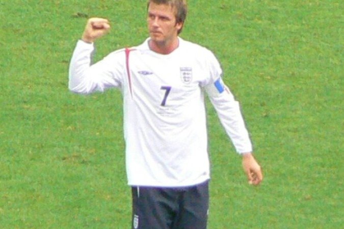 Mostrando o começo humilde no leste de Londres até a determinação e a vontade de vencer, a série sobre David Beckham também aborda a batalha do ex-jogador para encontrar o equilíbrio entre ambição, amor e família. Foto: Domínio Público/Wikimedia Commons