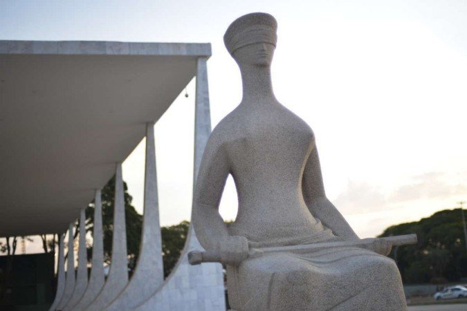 Segundo a resolução, são considerados acúmulos de funções extraordinárias a direção de escola de magistratura, de subseção judiciária ou de fórum federal, membros do conselho de administração do tribunal, entre outras funções
- (crédito: Marcello Casal Jr/Agência Bras) Segundo a resolução, são considerados acúmulos de funções extraordinárias a direção de escola de magistratura, de subseção judiciária ou de fórum federal, membros do conselho de administração do tribunal, entre outras funções
- (crédito: Marcello Casal Jr/Agência Bras)