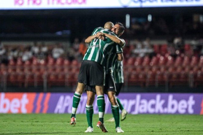 Pelo Coritiba, o veterano Islam Slimani defenderá a Argélia. Foto: Gabriel Thá | Coritiba