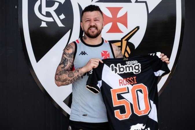 Rossi recebe homenagem após bater marca com a camisa do Vasco -  (crédito: Jogada10)