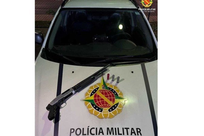 Homem é preso com escopeta antes de potencial feminicídio - (crédito: Divulgação/PMDF) Homem é preso com escopeta antes de potencial feminicídio - (crédito: Divulgação/PMDF)