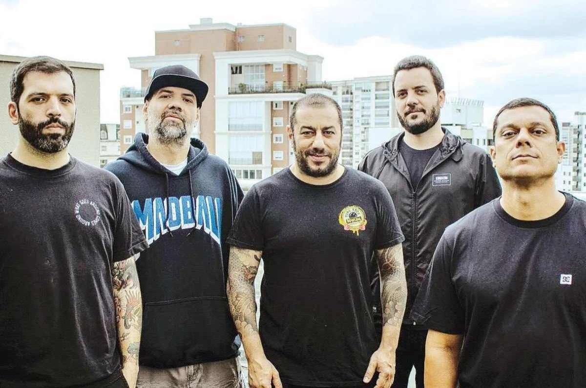 Van da banda CPM22 é roubada no Rio de Janeiro 