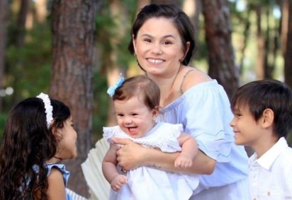 Lorena Gullo, 34, com os três filhos: 