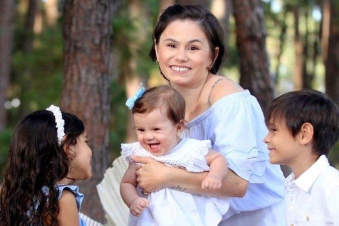 Lorena Gullo, 34, com os três filhos: Lorena Gullo, 34, com os três filhos: