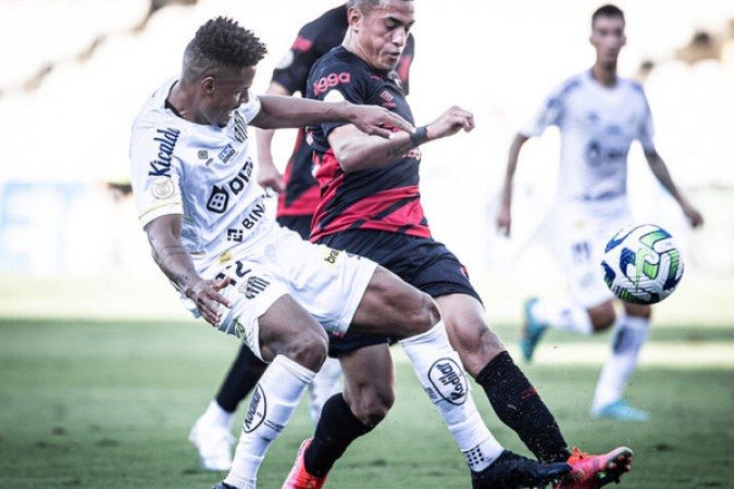 O Santos está atualmente a nove pontos do sétimo colocado, o Athletico-PR, restando apenas 12 em disputa (quatro rodadas). Ou seja, a única possibilidade de ter a vaga seria superar o Furacão. - Foto: Raul Baretta/Santos FC.