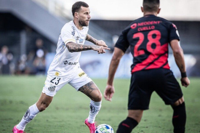 Vale ressaltar que ainda haverá um confronto direto entre Athletico-PR e Santos na penúltima rodada, em Curitiba. - Foto: Raul Baretta/Santos FC.