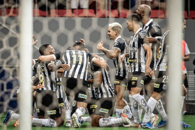 A única possibilidade que restou ao Santos de obter vaga na Copa do Brasil de 2024 é terminar o Brasileirão como o melhor time entre os que não irão à Libertadores. - Foto: Raul Baretta/Santos FC