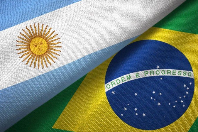 Brasil foi um dos temas discutido no último debate antes do segundo turno das eleições argentinas: Milei (esq.) e Massa (dir.) - (crédito: Getty Images) Brasil foi um dos temas discutido no último debate antes do segundo turno das eleições argentinas: Milei (esq.) e Massa (dir.) - (crédito: Getty Images)