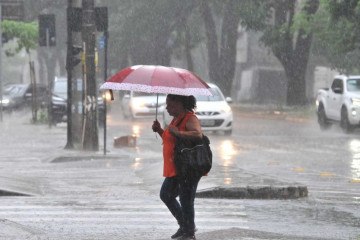 Tempestades: Inmet emite alerta de perigo para BH e 703 cidades mineiras; veja lista - T&uacute;lio Santos/EM/D.A&nbsp;Press