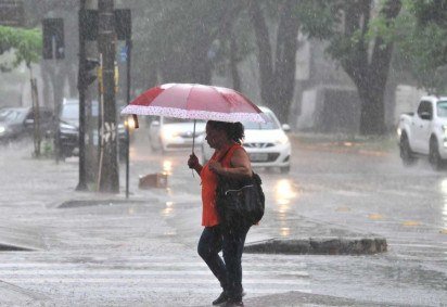 O comunicado do INMET alerta sobre chuva entre 30 e 60 mm/h ou 50 e 100 mm/dia e ventos intensos entre 60 e 100 km/h.  -  (crédito: T&uacute;lio Santos/EM/D.A&nbsp;Press)
