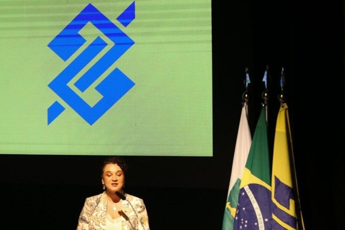 A presidente do Banco do Brasil Tarciana Medeiros disse que a instituição 'pede perdão ao povo negro pelas suas versões predecessoras e trabalha intensamente para enfrentar o racismo estrutural no país' - (crédito: Fabio Rodrigues Pozzebom/Agência Brasil) A presidente do Banco do Brasil Tarciana Medeiros disse que a instituição 'pede perdão ao povo negro pelas suas versões predecessoras e trabalha intensamente para enfrentar o racismo estrutural no país' - (crédito: Fabio Rodrigues Pozzebom/Agência Brasil)