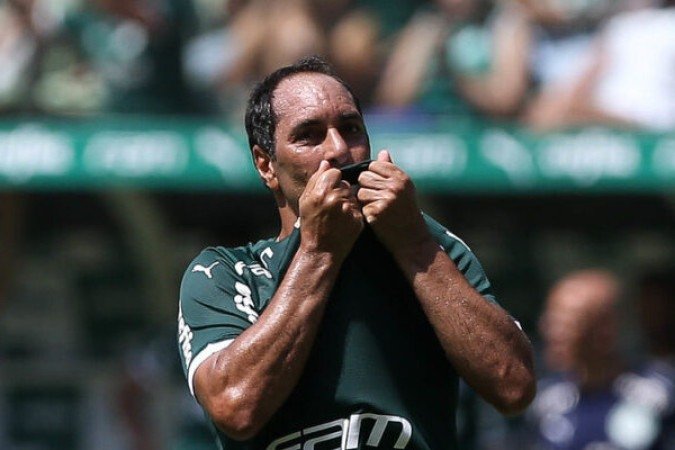 Edmundo teve carreira de sucesso, especialmente com as camisas de Palmeiras e Vasco, e defendeu a Seleção Brasileira na Copa do Mundo de 1998. Ele entrou durante a final contra a França (derrota por 3 a 0). - Foto: Cesar Greco/Palmeiras
