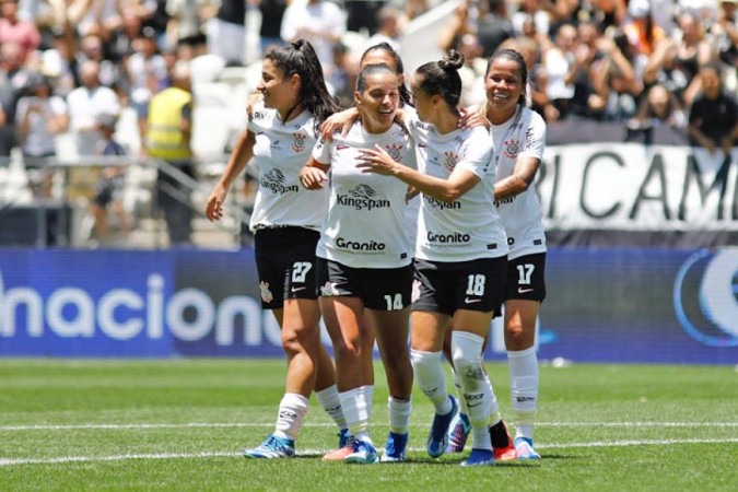 Corinthians e São Paulo fazem primeiro jogo da final do Paulistão Feminino