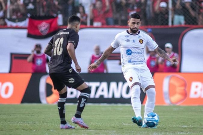 Em jogo da taça, Vitória faz a festa da torcida e complica Sport na Série B