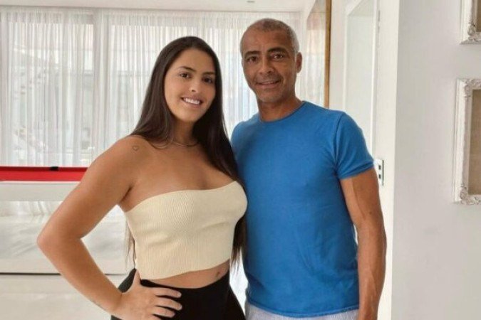 Na postagem, Danielle incluiu uma conversa com a amiga por whatsapp. No diálogo, a filha de Romário conta que o pai chamou Edmundo de c* ao ser questionada por Ana Carolina sobre o que havia acontecido. - Foto: Reprodução/Instagram