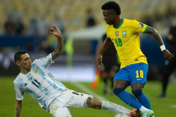 Brasil x Argentina: torcida faz fila no Maracanã por troca de ingressos -  (crédito: Jogada10)