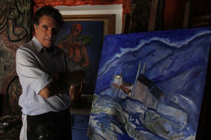 Carlos Carretero em seu atelier -  (crédito: Marcelle Facury/Divulgação)