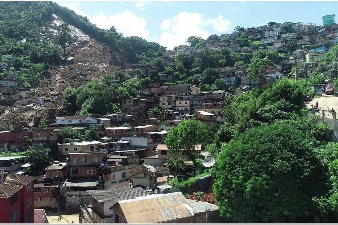 Negros foram empurrados para áreas em que correm risco de vida e de perda de patrimônio - (crédito: Agência Brasil) Negros foram empurrados para áreas em que correm risco de vida e de perda de patrimônio - (crédito: Agência Brasil)