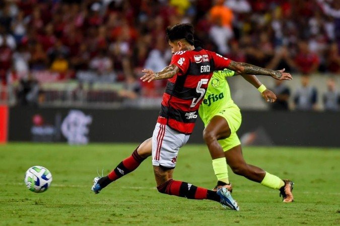 Flamengo estuda renovar com Erick Pulgar -  (crédito: Jogada10)