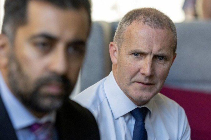 Ministro da Saúde escocês, Michael Matheson admitiu publicamente que tarifa foi gerada por uso de iPad por seus filhos durante férias da família no Marrocos. - (crédito: PA Media) Ministro da Saúde escocês, Michael Matheson admitiu publicamente que tarifa foi gerada por uso de iPad por seus filhos durante férias da família no Marrocos. - (crédito: PA Media)