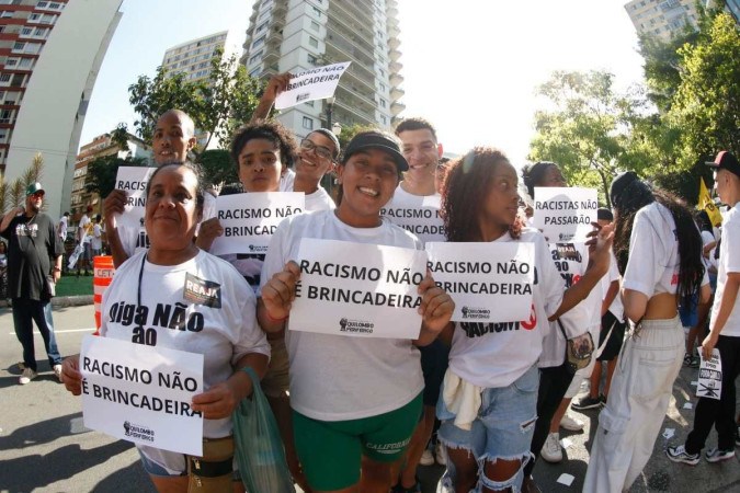 Manifestação contra o racismo em São Paulo. Estudiosos mostram que o Brasil tem um longo caminho a percorrer quando o assunto é a promoção da equidade racial -  (crédito: Paulo Pinto/Agência Brasil)