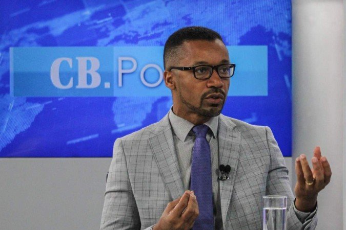  CB Poder recebe Fábio Esteves, juiz instrutor no Supremo Tribunal Superior (STF) e membro do FONAJURD. Na bancada, as jornalistas Rosane Garcia e Adriana Bernardes. 