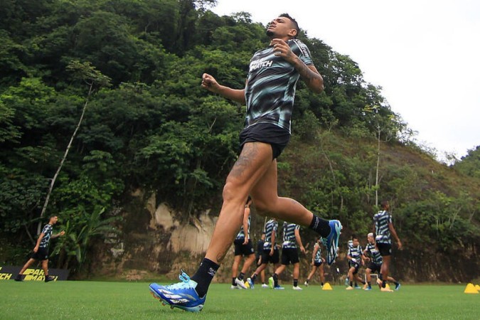 Tiquinho Soares durante o treino desta segunda-feira -  (crédito: Foto: Vítor Silva/Botafogo)