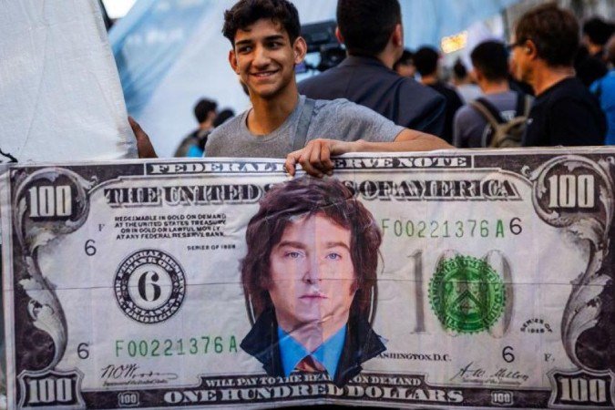 Javier Milei prometeu dolarizar a economia argentina - (crédito: Getty Images) Javier Milei prometeu dolarizar a economia argentina - (crédito: Getty Images)