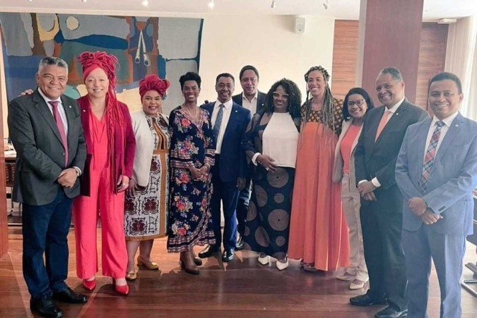O encontro, que acontece no Dia Nacional da Consciência Negra, inicia uma série de reuniões para que a bancada negra apresente seus projetos e propostas prioritários aos chefes dos Poderes -  (crédito: Reprodução/Twitter)