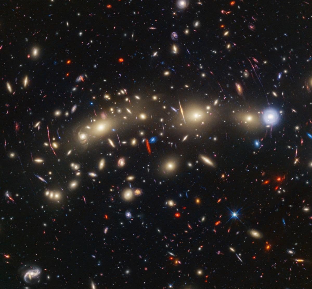 Hubble e James Webb estudam 