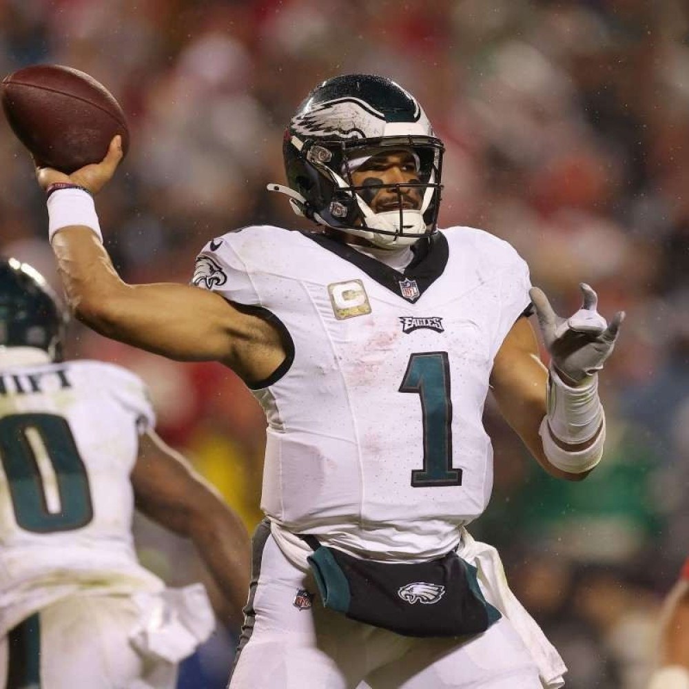 Jalen Hurts anota três touchdowns e lidera Philadelphia Eagles a