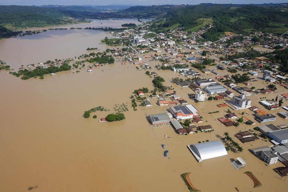 Chuvas em Santa Catarina deixam 71 municípios em estado de emergência