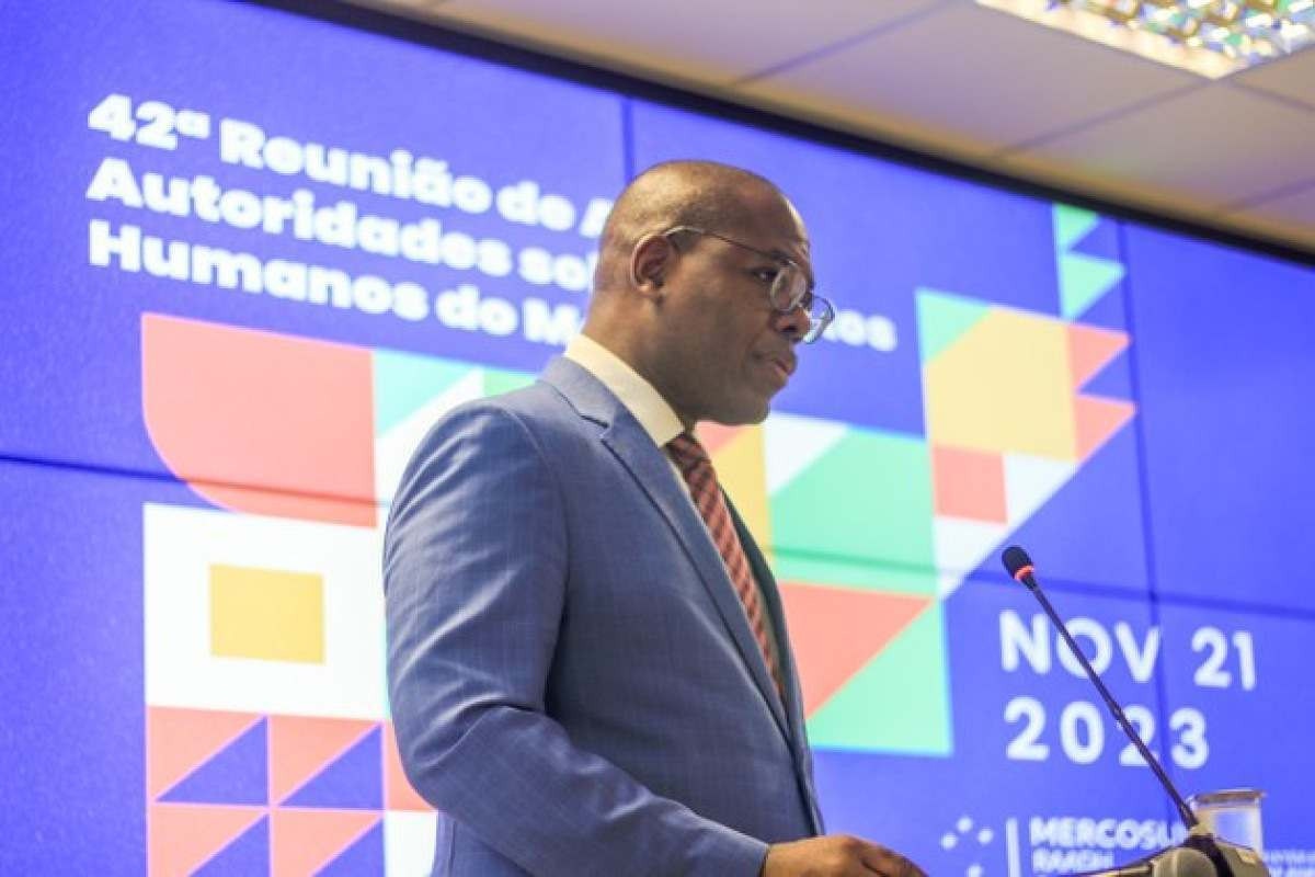 Silvio Almeida ameaça processar deputado em sessão cheia de provocações e ataques