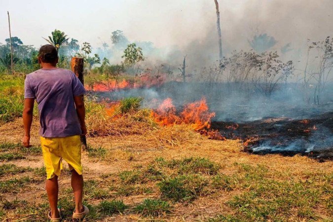 O governo da Venezuela informou que enviará nas próximas horas cerca de 30 bombeiros especialistas   -  (crédito: AFP)