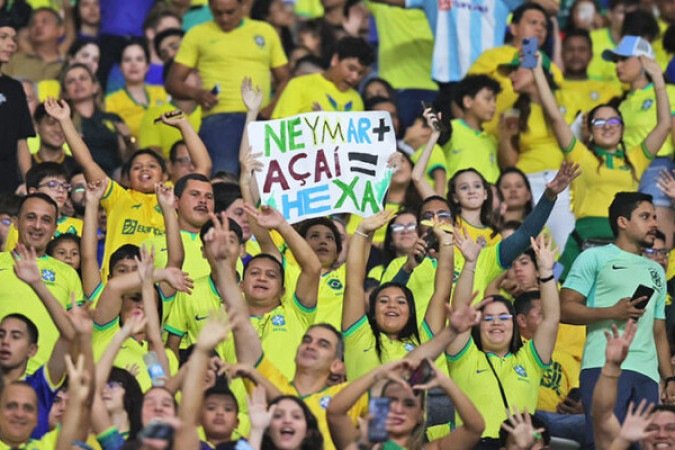 Difícil prever como o torcedor se comportará, mas caso a Seleção esteja em apuros, em desvantagem no placar, os rivais tricolores podem aproveitar para vaiar Diniz ainda no confronto. Foto: Divulgação - CBF