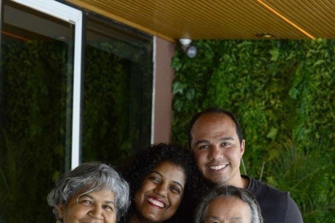 Messias e Rafaela com os sobrinhos, Sophie e Guilherme, e as mães Maria Altina e Teresinha: todas as cores 