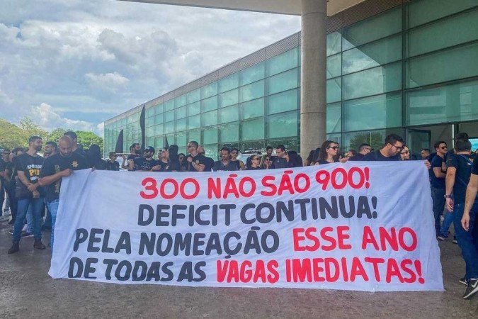 Além dessas nomeações, a comissão pleita a inserção de autorização para mais nomeações na LOA de 2024 da União visando a nomeação dos aprovados que compõem o cadastro reserva. -  (crédito: Reprodução/Instagram/@aprovados_pcdf_agentes)