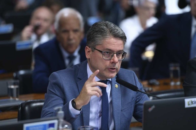 O nome de Alessandro Vieira (SE) foi confirmado pelo líder da bancada emedebista Eduardo Braga (AM); ofício que determina a substituição já está em tramitação -  (crédito: Edilson Rodrigues/Agência Senado    )