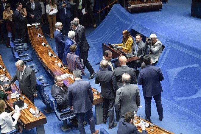 No placar, senadores da base aliada ao governo e da oposição votaram pela aprovação, mesmo o texto sendo visto como uma forma de exercer poder contra o STF - (crédito: Jonas Pereira/Agência Senado) No placar, senadores da base aliada ao governo e da oposição votaram pela aprovação, mesmo o texto sendo visto como uma forma de exercer poder contra o STF - (crédito: Jonas Pereira/Agência Senado)