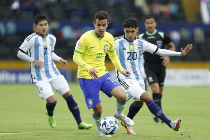 Brasil faz 3 a 1 no Equador e avança às quartas do Mundial Sub 17