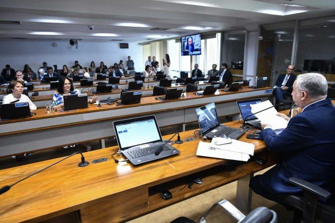 Presidente eventual da CAE, senador Izalci Lucas (PSDB-DF) conduz reunião nesta terça-feira (21/11)
- (crédito: Geraldo Magela/Agência Senado) Presidente eventual da CAE, senador Izalci Lucas (PSDB-DF) conduz reunião nesta terça-feira (21/11)
- (crédito: Geraldo Magela/Agência Senado)
