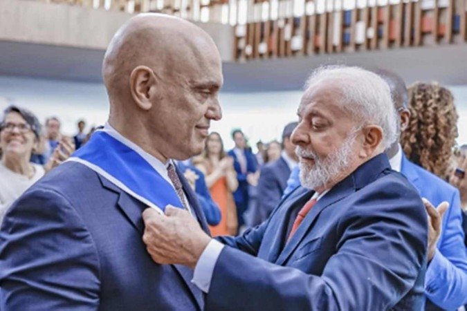 Lula entrega a Alexandre de Moraes condecoração da Ordem do Rio Branco - (crédito: Ricardo Stuckert/PR) Lula entrega a Alexandre de Moraes condecoração da Ordem do Rio Branco - (crédito: Ricardo Stuckert/PR)