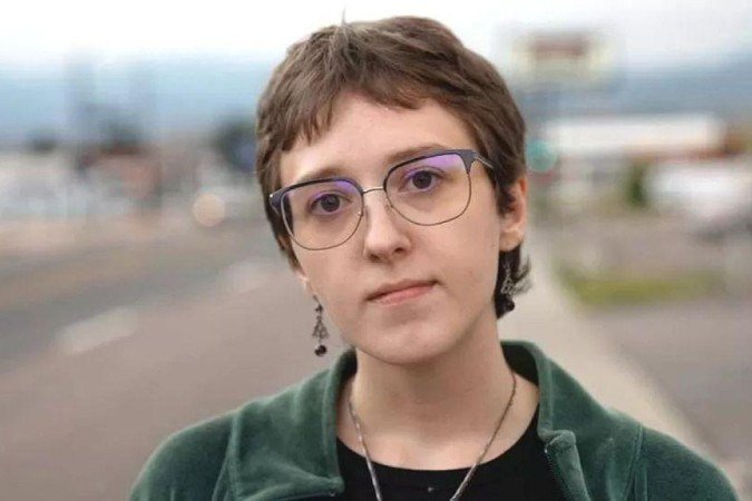 Taylor Little diz que teve contato com conteúdos sensíveis aos 11 anos, sem receber nenhum aviso prévio - (crédito: BBC) Taylor Little diz que teve contato com conteúdos sensíveis aos 11 anos, sem receber nenhum aviso prévio - (crédito: BBC)