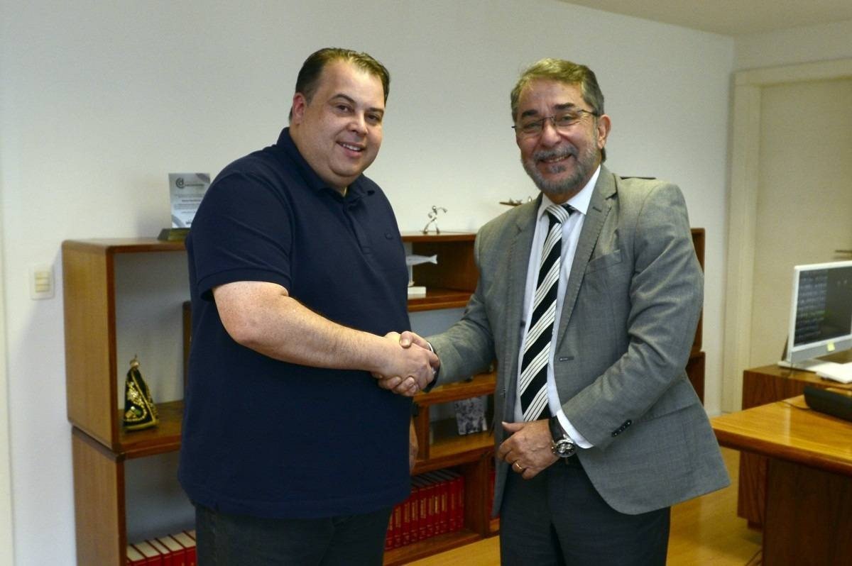 Presidente do Correio Braziliense Guilherme Machado com o secretário de esportes do Distrito Federal Julio Cesar confirmam a parceria Diários Associados e o Governo do Distrito Federal para a maratona 2024.