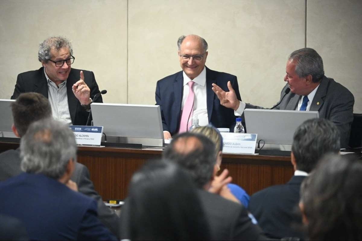 Presidente da CNI defende revolução sustentável do setor automotivo