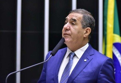 Relator do projeto, Luiz Gastão acredita que o reajuste manteria e atrairia talentos a cargos da istração pública -  (crédito: Zeca Ribeiro/Câmara dos Deputados )